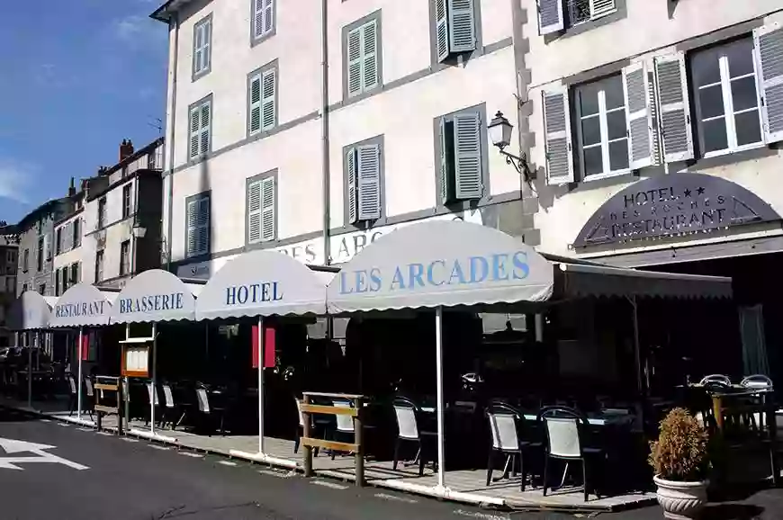 Le restaurant - Bar Des Arcades - Hôtel Restaurant Des Roches - Restaurant Saint Flour ville haute - restaurant a faire SAINT-FLOUR